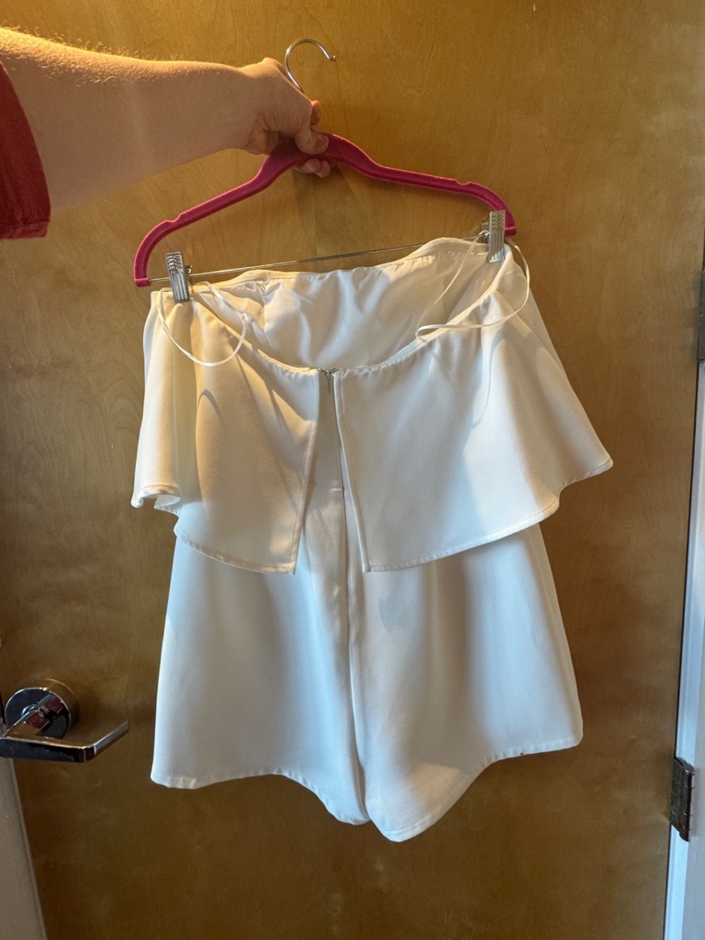 NWOT Sugarlips (L) Strapless Flounce Romper White - Picture 5 of 11